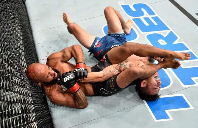 Image from: Georges St-Pierre stunned by Demetrious Johnson’s famous armbar lesson