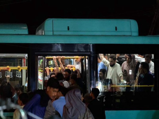 Image from: Passengers stranded for hours as Eid rush triggers transport breakdown in Pakistan
