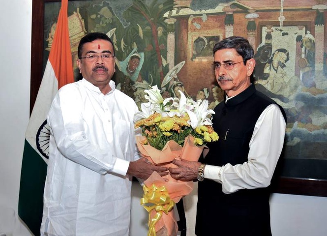 Image from: Bengal CM Suvendu Adhikari meets Governor Ravi amid Cabinet expansion speculation