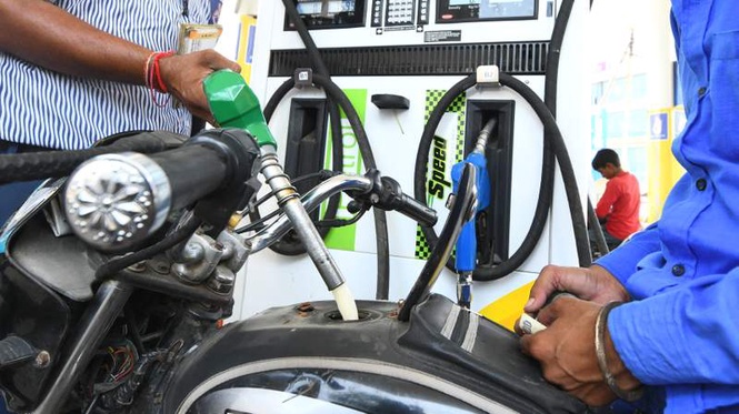 Image from: No fuel supply gap despite West Asia crisis, Centre tells citizens; warns against panic buying