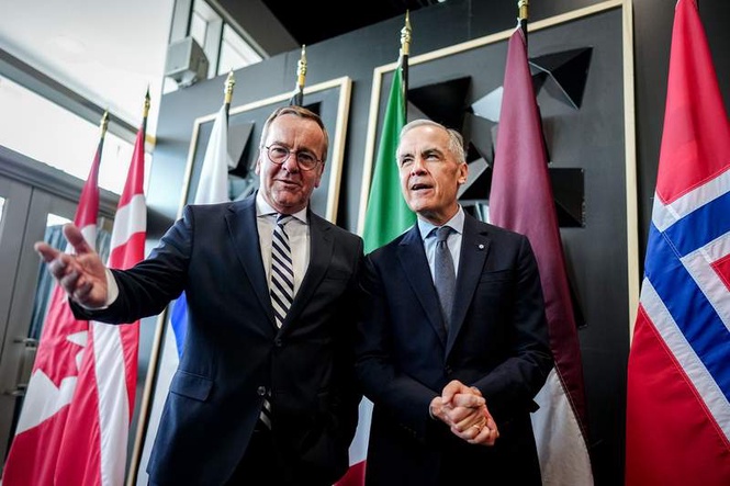Image from: Pistorius touts German submarines on trip to Canada