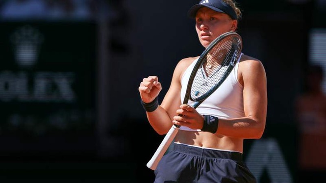 Image from: Second seed Rybakina dumped out of French Open by Starodubtseva