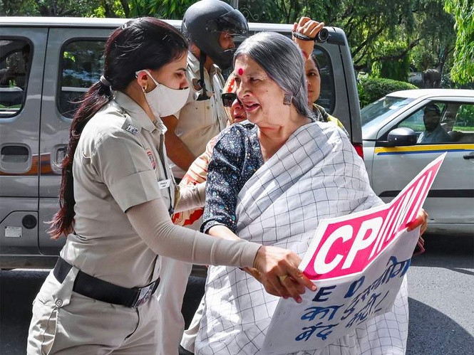 Image from: CPI(M) stage protests at ED headquarters in Delhi over raids on former Keralam CM Pinarayi Vijayan's residence