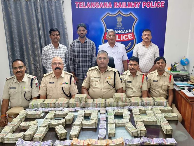 Image from: Telangana: Rs 1.22 crore hawala money seized from train passenger in Secunderabad