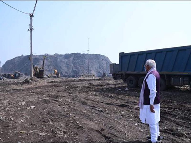 Image from: Union Minister Manohar Lal reviews progress of Bhalswa Dumpsite remediation
