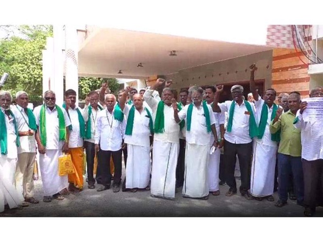 Image from: Tamil Nadu farmers protest crop loan waiver scheme, allege poll promise betrayal