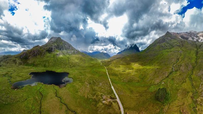 Image from: In Scotland, National Geographic named this hike through rugged mountains as the most beautiful in Europe