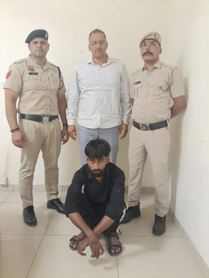 Image from: Rohtak youth arrested for duping Ellenabad resident of Rs 42,580 in WhatsApp scam