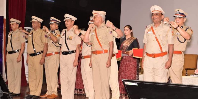 Image from: Delhi Police confer honorary ranks on 221 retiring personnel