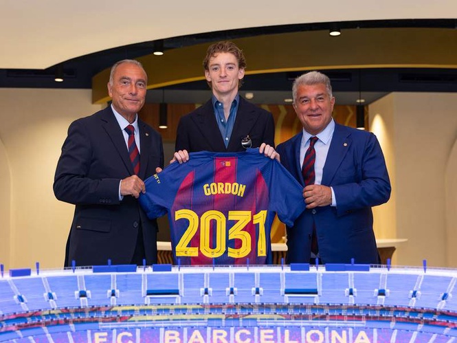 Image from: “Dream come true”: Anthony Gordon secures 5-year deal with Barcelona