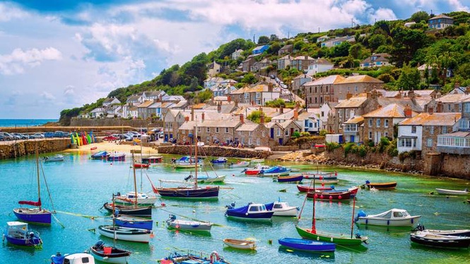 Image from: ‘The loveliest village in the UK’ : In Cornwall, this quaint fishing village with cobbled streets and white-washed cottages is a must-visit
