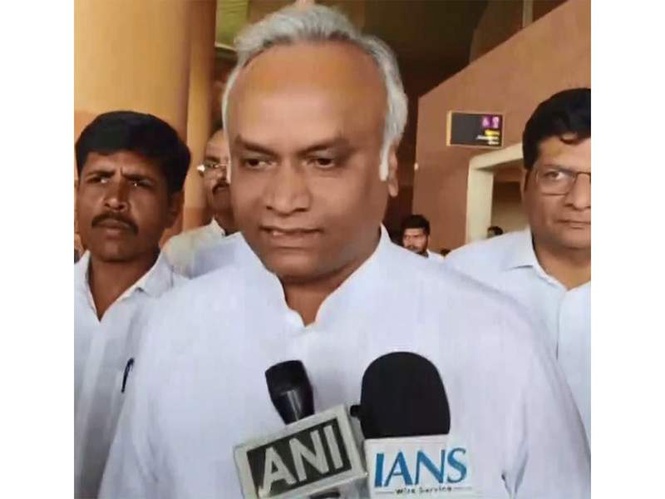 Image from: "What's wrong if Yathindra Siddaramaiah meets Rahul Gandhi": Priyank Kharge amidst Karnataka cabinet reshuffle buzz