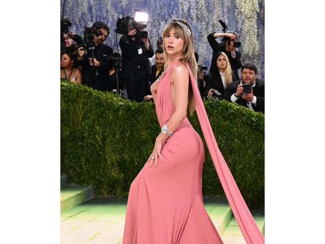 Image from: "I feel like I'm in it...": Suki Waterhouse reveals her future family plans with Robert Pattinson