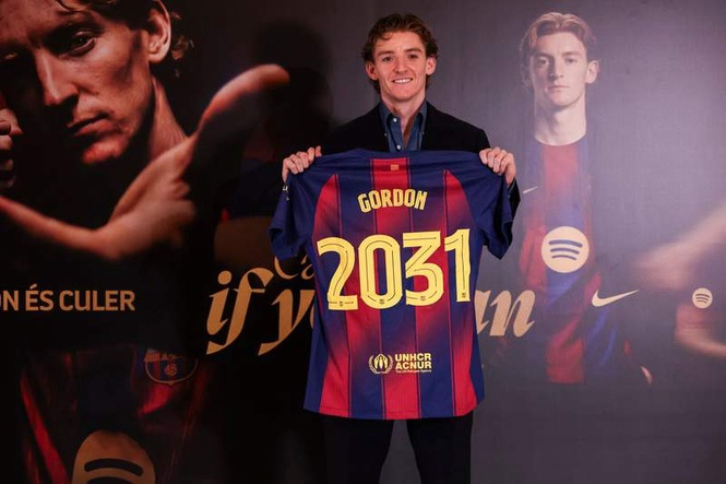 Image from: Anthony Gordon reveals how he managed to speak fluent Spanish at Barcelona unveil despite being English