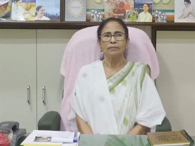 Image from: "Rulers became Killers," Mamata Banerjee slams BJP after alleged attack on Abhishek Banerjee's convoy