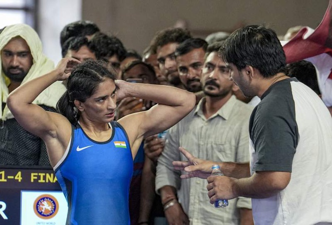 Image from: Vinesh Phogat’s return to mat ends in dramatic confrontation between supporters, WFI officials