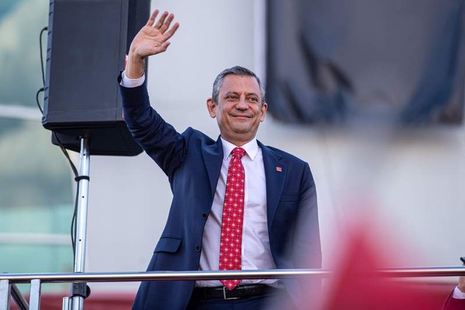 Image from: Rival leaders of Turkish opposition party hold speeches after ousting