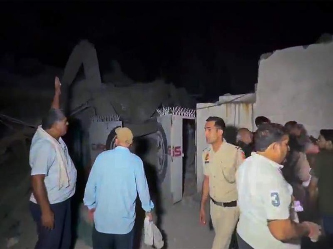 Image from: Rescue Op underway after 5-storey building collapses in South Delhi; nine persons rescued, several feared trapped