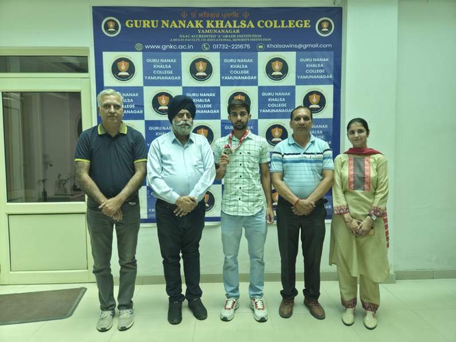 Image from: Yamunanagar college student wins silver medal in fencing at Khelo India University Games