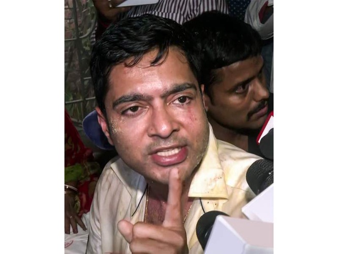 Image from: West Bengal Police arrest 5 local residents for heckling TMC MP Abhishek Banerjee