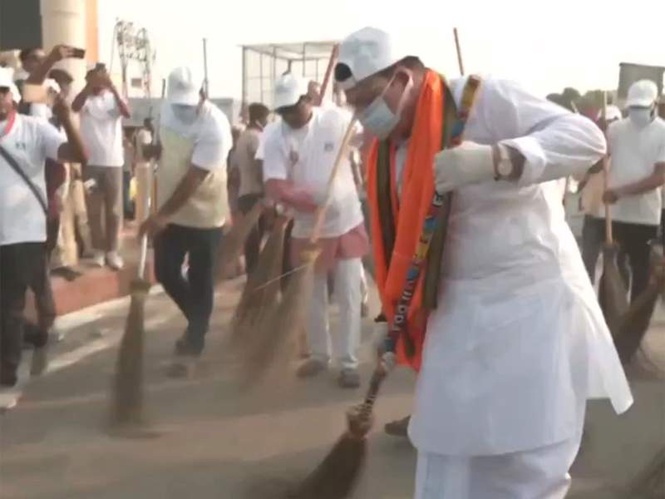 Image from: UP: Locals carry out large-scale cleanliness drive in Ayodhya as part of Swachh Sarvekshan 2026