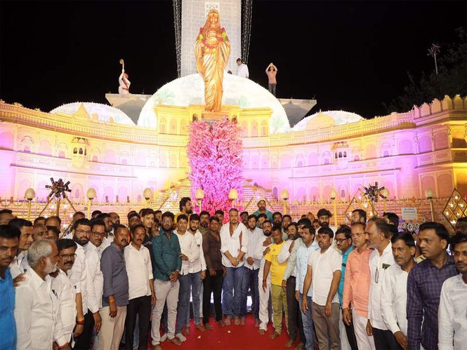 Image from: NCP leader Rohit Pawar pays tribute to Ahilyadevi Holkar on 301st birth anniversary in Chondi