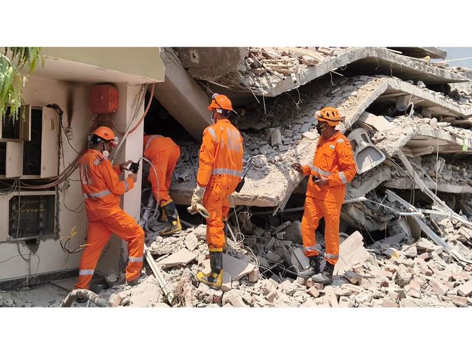 Image from: Delhi LG expresses grief over deaths in Mehrauli building collapse, orders immediate relief