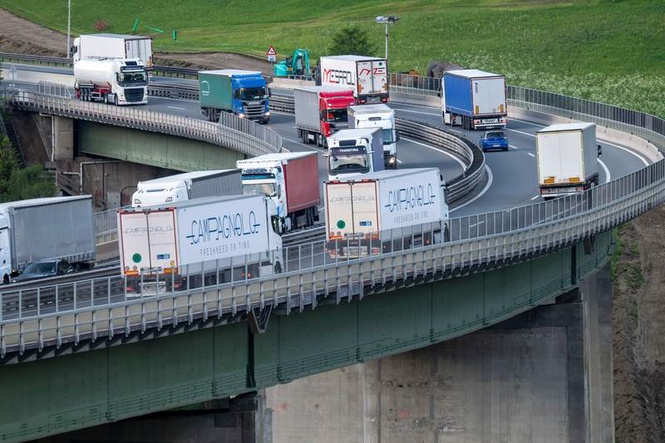Image from: Traffic flowing again across Brenner Pass after closure