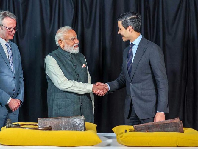 Image from: "Gripped by deep fascination with Chola-era copper plates brought back to India": PM Modi