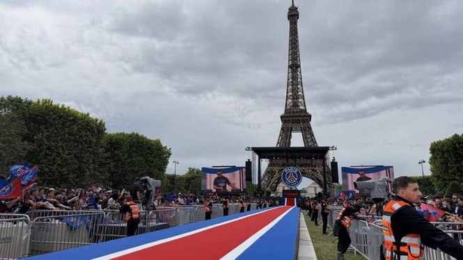 Image from: Paris prepares hero's welcome for PSG Champions League winners under heavy security