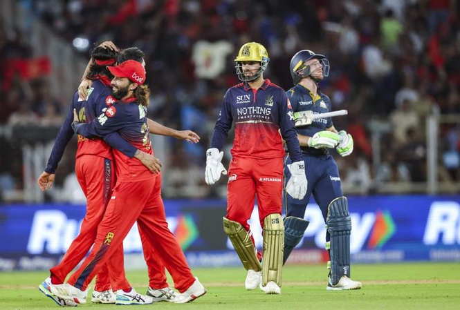 Image from: Bowlers shine as RCB restrict GT to 155/8 to gain advantage