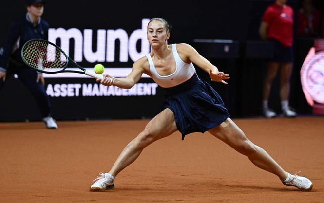 Image from: Marta Kostyuk stuns Iga Swiatek with French Open victory