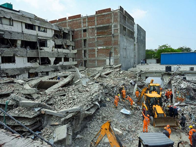 Image from: Delhi: 6 killed, 7 injured in Said-ul-Azaib building collapse; FIR under culpable homicide registered