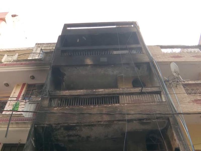 Image from: Delhi: Fire breaks out in four-storey building in Mukherjee Nagar, all residents evacuated safely