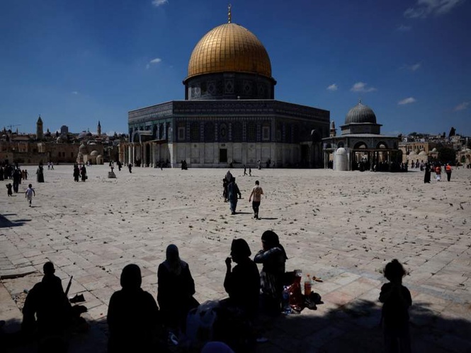 Image from: UAE condemns settlers’ entry into Al-Aqsa Mosque, raising of Israeli flag