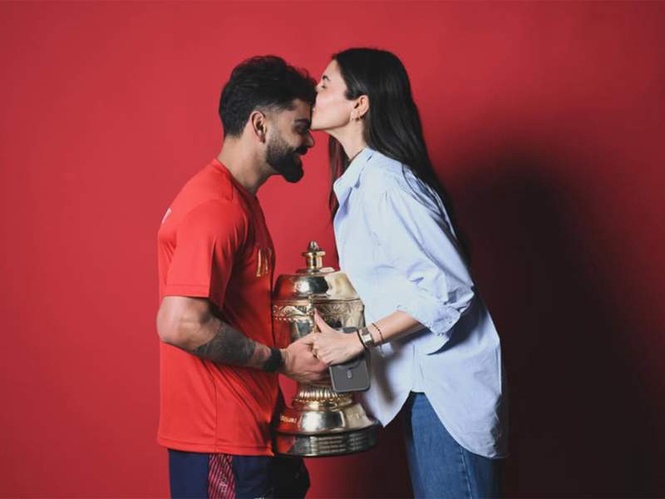Image from: IPL 2026: Anushka Sharma plants a kiss on Virat Kohli's forehead as they celebrate RCB victory
