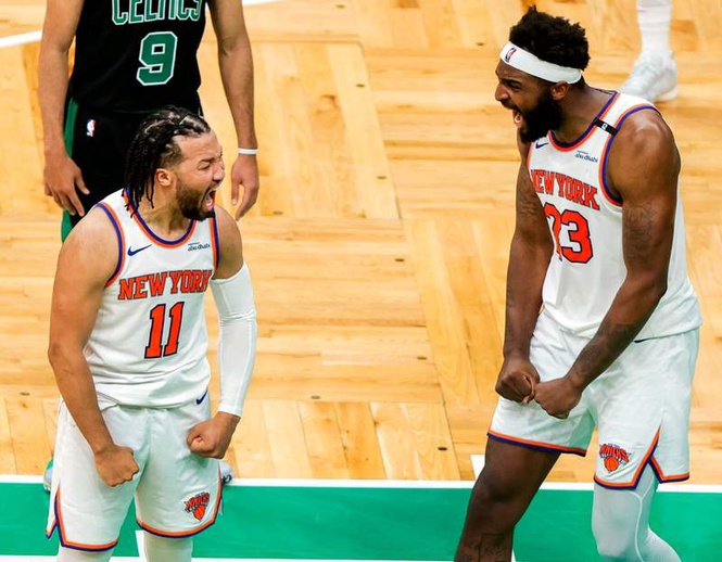 Image from: Brace by Mitchell Robinson sends shockwaves through Knicks’ Finals rotation — Game 1 drama ahead