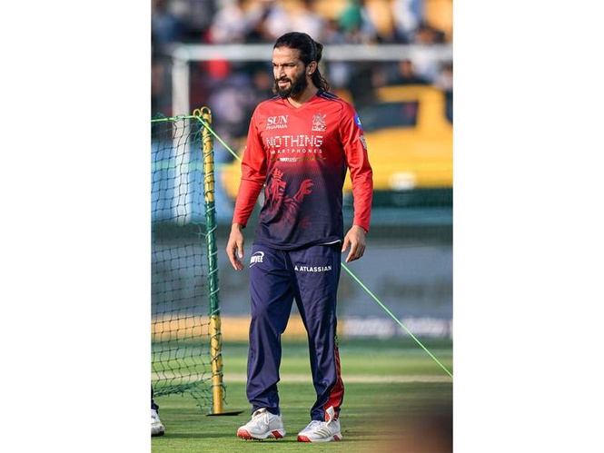 Image from: Dinesh Karthik praises “calm captain” Rajat Patidar after RCB clinch second consecutive IPL title