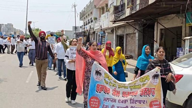 Image from: Sewa Kendra employees stage protest march in Tarn Taran