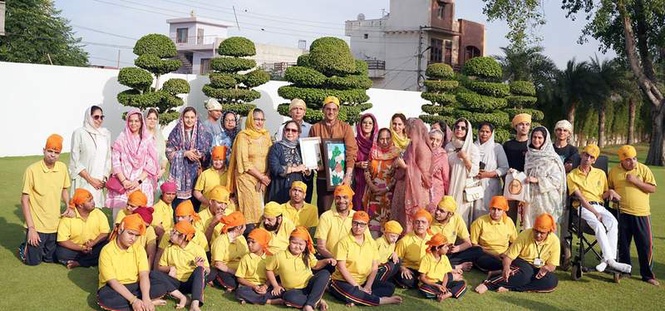 Image from: Celebrity chef Vikas Khanna interacts with special kids in Amritsar