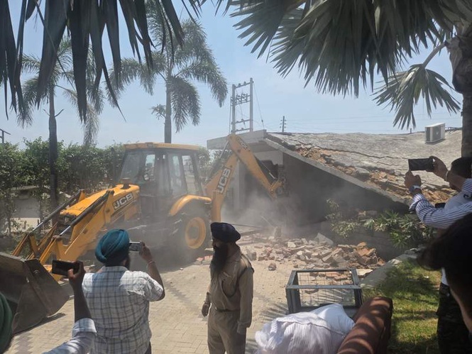 Image from: Drug kingpin’s mansion demolished