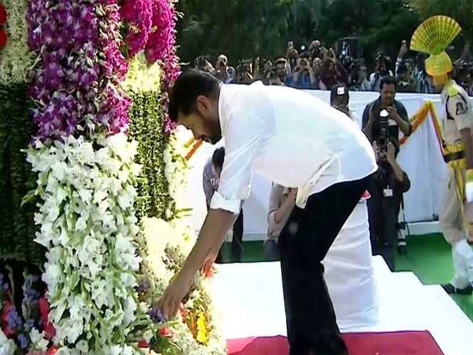 Image from: Revanth Reddy pays floral tribute at Martyrs Memorial on Telangana Statehood Day