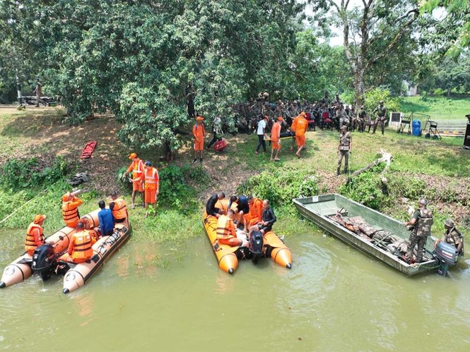 Image from: Tripura: Indian Army, NDRF conduct joint flood relief, rescue mock drill in Agartala