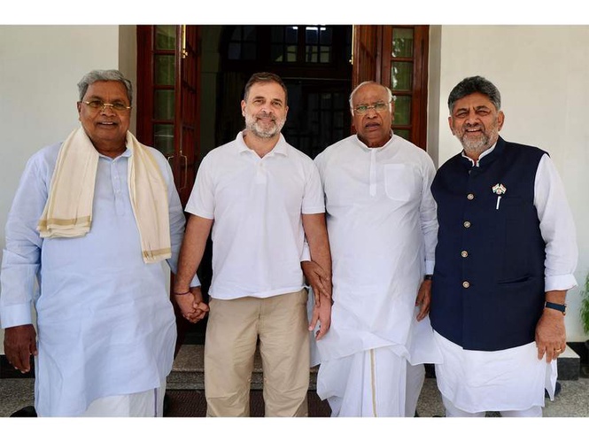 Image from: Karnataka Transition: CM-designate DK Shivakumar, Siddaramaiah hold high-level huddle with Kharge, Rahul Gandhi over Cabinet blueprint