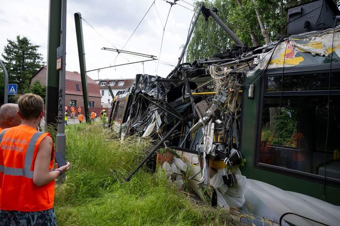 Image from: Some 20 injured in serious tram accident in Berlin