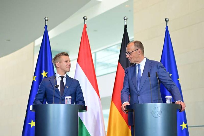 Image from: Merz hails new Hungarian chapter as he welcomes Magyar in Berlin