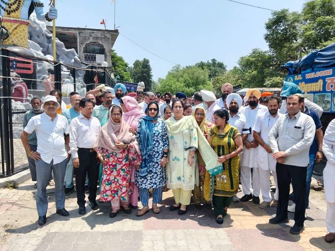 Image from: Cong, BJP unite to protest attack on councillor’s husband in Dasuya