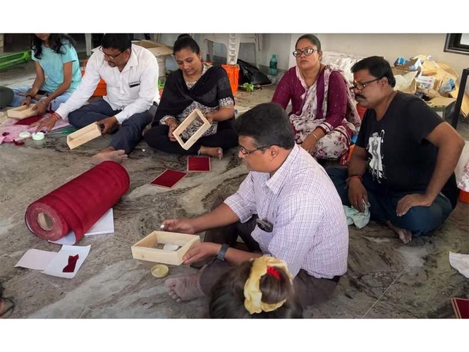 Image from: Gujarat government's 'Hastkala Setu Yojana' emerges as strong support for artisans skilled in traditional crafts