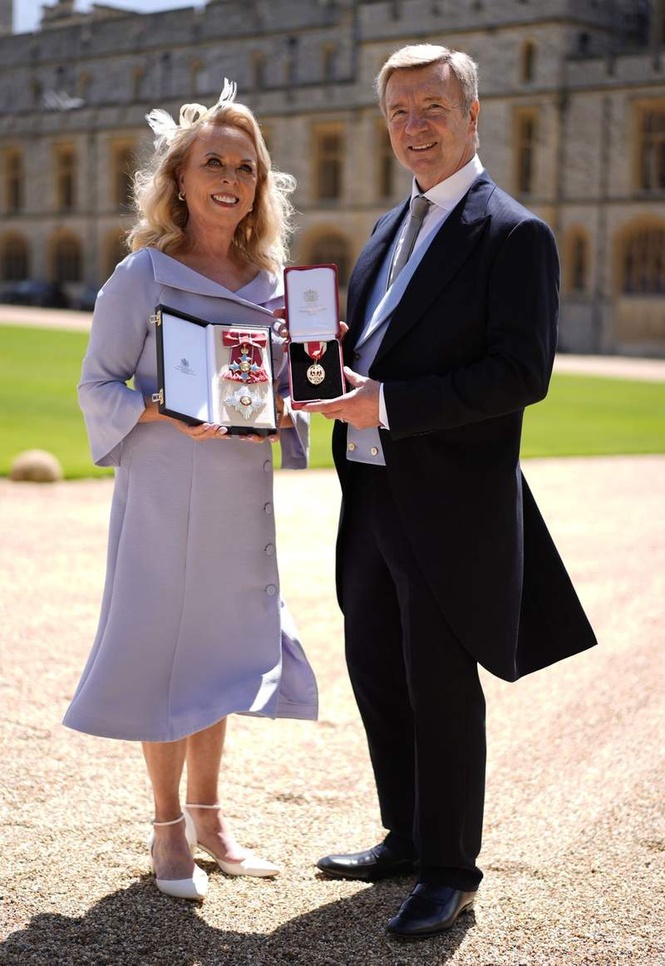 Image from: King Charles bestows honours on ice skating legends Torvill and Dean to celebrate retirement