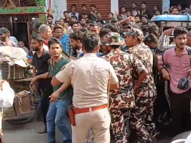 Image from: Students protest after firing incident outside Khan Sir's coaching institute in Patna; heavy security deployed